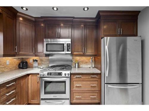 173 Waterloo Drive Sw, Calgary, AB - Indoor Photo Showing Kitchen