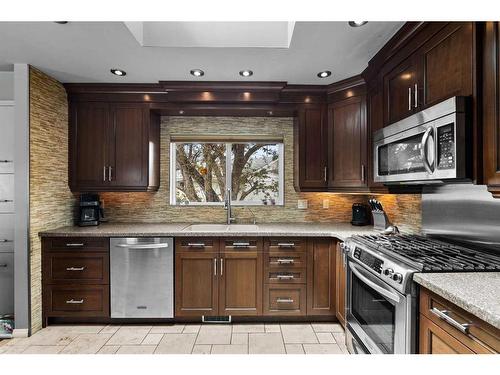 173 Waterloo Drive Sw, Calgary, AB - Indoor Photo Showing Kitchen With Upgraded Kitchen