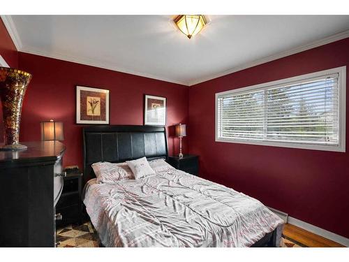 173 Waterloo Drive Sw, Calgary, AB - Indoor Photo Showing Bedroom