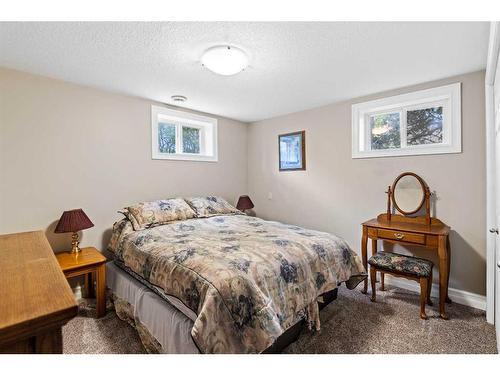 173 Waterloo Drive Sw, Calgary, AB - Indoor Photo Showing Bedroom