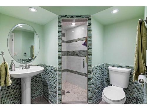 173 Waterloo Drive Sw, Calgary, AB - Indoor Photo Showing Bathroom