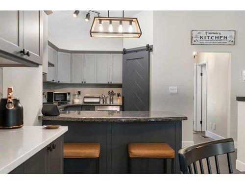 333 Wild Rose Close, Rural Rocky View County, AB - Indoor Photo Showing Kitchen