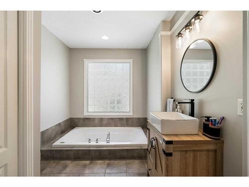 333 Wild Rose Close, Rural Rocky View County, AB - Indoor Photo Showing Bathroom