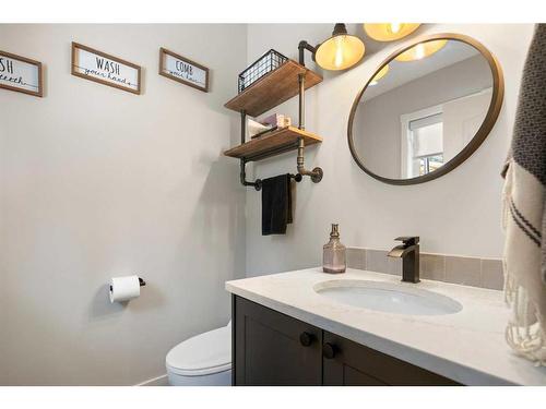 333 Wild Rose Close, Rural Rocky View County, AB - Indoor Photo Showing Bathroom