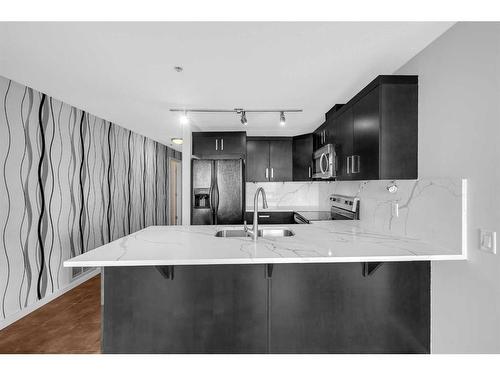 1405-1410 1 Street Se, Calgary, AB - Indoor Photo Showing Kitchen With Upgraded Kitchen