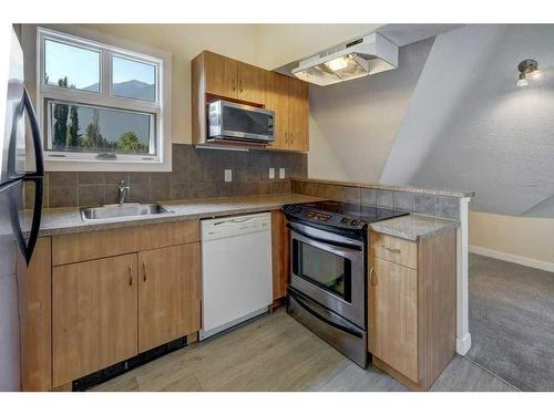 304-201 Muskrat Street, Banff, AB - Indoor Photo Showing Kitchen