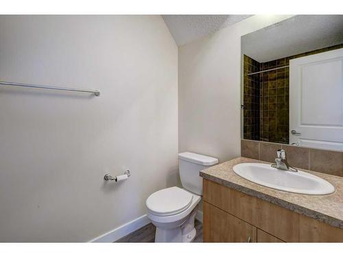 304-201 Muskrat Street, Banff, AB - Indoor Photo Showing Bathroom