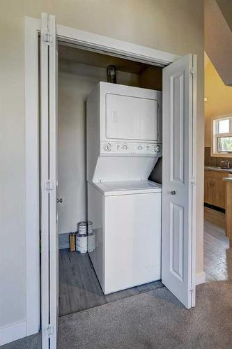 304-201 Muskrat Street, Banff, AB - Indoor Photo Showing Laundry Room