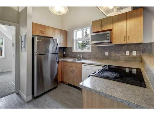 304-201 Muskrat Street, Banff, AB - Indoor Photo Showing Kitchen