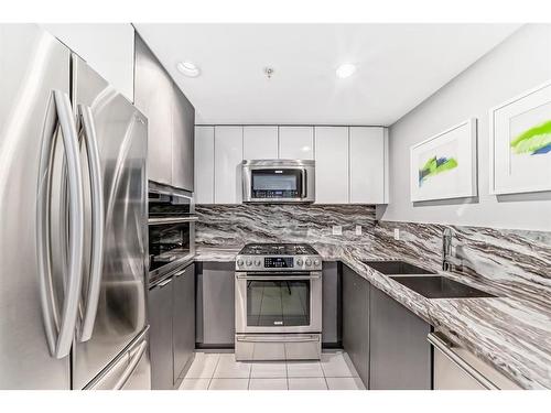 3104-510 6 Avenue Se, Calgary, AB - Indoor Photo Showing Kitchen With Double Sink With Upgraded Kitchen