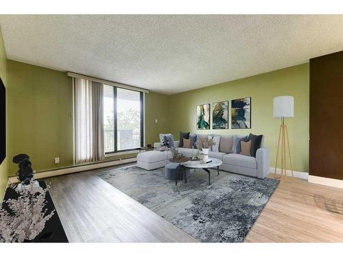 419-30 Mchugh Court Ne, Calgary, AB - Indoor Photo Showing Living Room