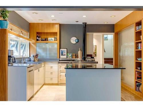 507 Brunswick Avenue Sw, Calgary, AB - Indoor Photo Showing Kitchen