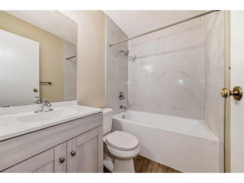 34 Martinbrook Road Ne, Calgary, AB - Indoor Photo Showing Bathroom