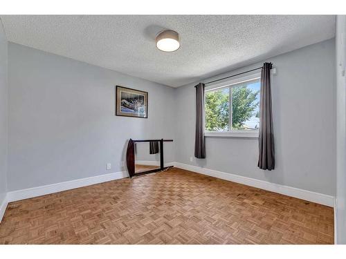 76 Huntmeadow Road Ne, Calgary, AB - Indoor Photo Showing Other Room