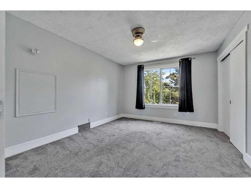 76 Huntmeadow Road Ne, Calgary, AB - Indoor Photo Showing Other Room