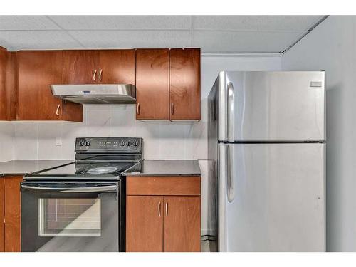 76 Huntmeadow Road Ne, Calgary, AB - Indoor Photo Showing Kitchen