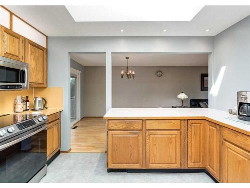 56 Glenwood Place, Cochrane, AB - Indoor Photo Showing Kitchen