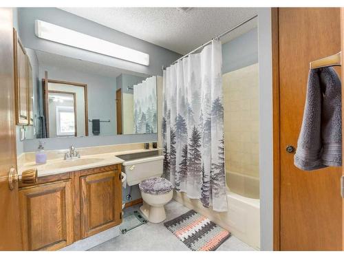 56 Glenwood Place, Cochrane, AB - Indoor Photo Showing Bathroom