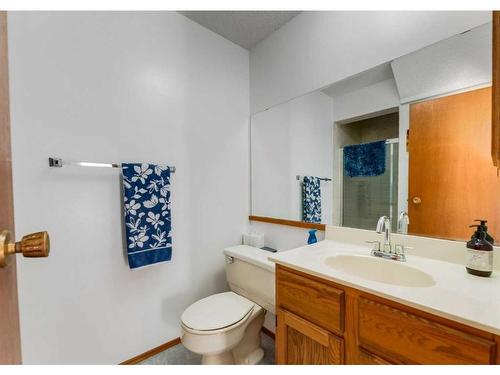 56 Glenwood Place, Cochrane, AB - Indoor Photo Showing Bathroom