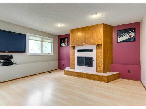 56 Glenwood Place, Cochrane, AB - Indoor Photo Showing Living Room With Fireplace