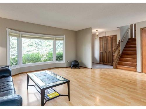 56 Glenwood Place, Cochrane, AB - Indoor Photo Showing Living Room