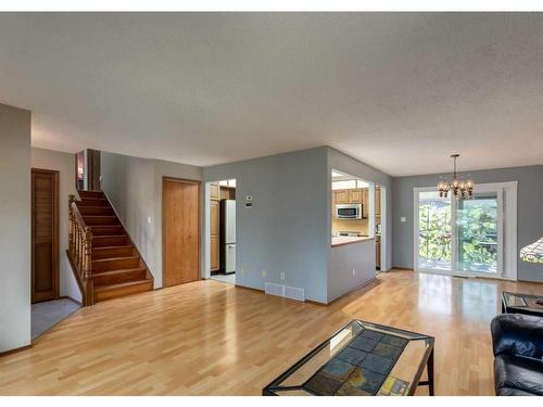 56 Glenwood Place, Cochrane, AB - Indoor Photo Showing Living Room