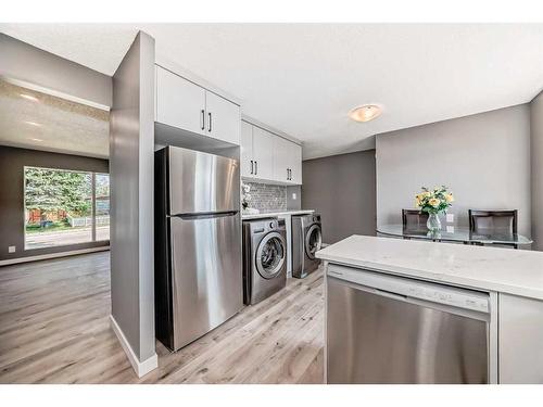 156 Van Horne Crescent Ne, Calgary, AB - Indoor Photo Showing Kitchen