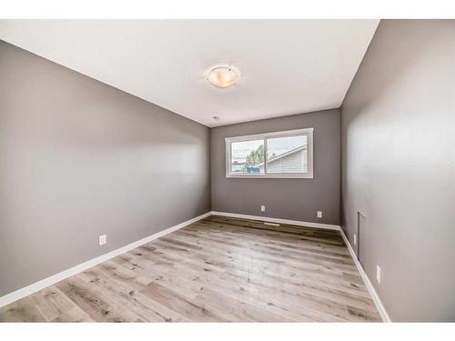 156 Van Horne Crescent Ne, Calgary, AB - Indoor Photo Showing Other Room