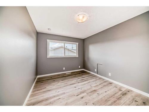 156 Van Horne Crescent Ne, Calgary, AB - Indoor Photo Showing Other Room