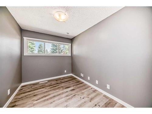 156 Van Horne Crescent Ne, Calgary, AB - Indoor Photo Showing Other Room