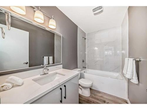 156 Van Horne Crescent Ne, Calgary, AB - Indoor Photo Showing Bathroom