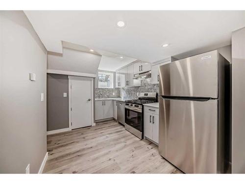 156 Van Horne Crescent Ne, Calgary, AB - Indoor Photo Showing Kitchen