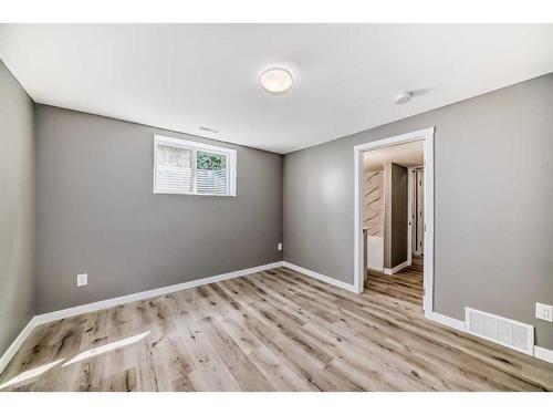 156 Van Horne Crescent Ne, Calgary, AB - Indoor Photo Showing Other Room