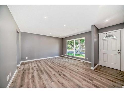 156 Van Horne Crescent Ne, Calgary, AB - Indoor Photo Showing Other Room