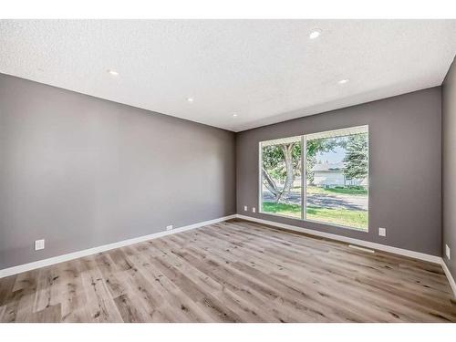 156 Van Horne Crescent Ne, Calgary, AB - Indoor Photo Showing Other Room