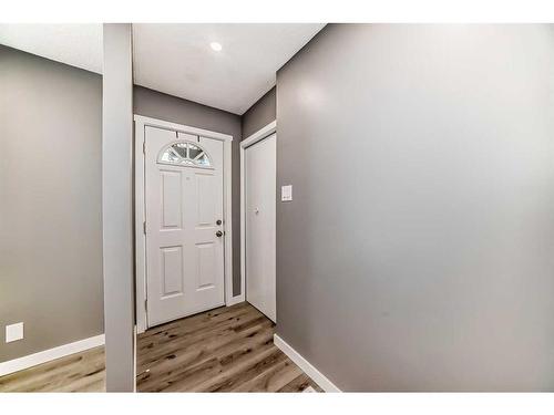 156 Van Horne Crescent Ne, Calgary, AB - Indoor Photo Showing Other Room