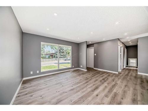 156 Van Horne Crescent Ne, Calgary, AB - Indoor Photo Showing Other Room