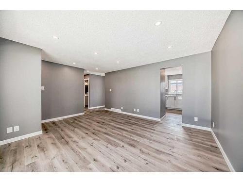 156 Van Horne Crescent Ne, Calgary, AB - Indoor Photo Showing Other Room