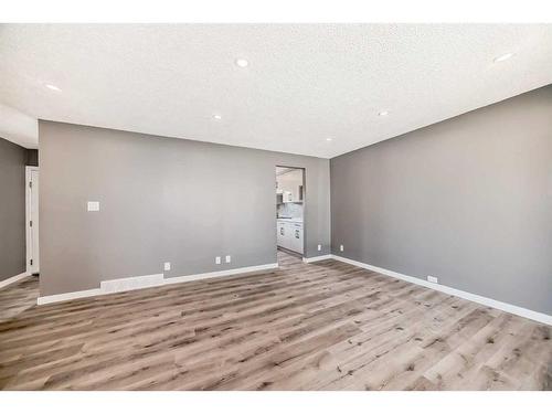 156 Van Horne Crescent Ne, Calgary, AB - Indoor Photo Showing Other Room