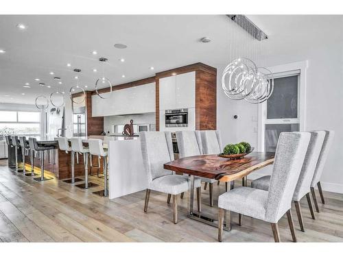 509 31 Avenue Ne, Calgary, AB - Indoor Photo Showing Dining Room