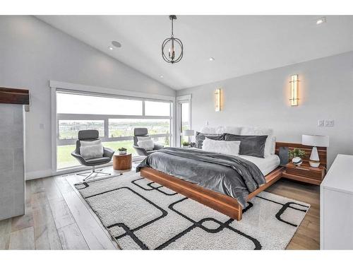 509 31 Avenue Ne, Calgary, AB - Indoor Photo Showing Bedroom