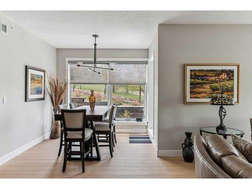 110-15 Cougar Ridge Landing Sw, Calgary, AB - Indoor Photo Showing Dining Room