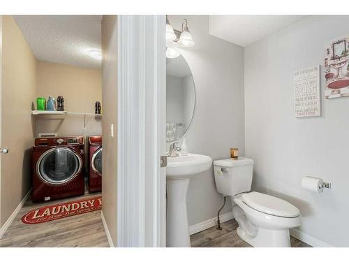 88 Evansford Circle Nw, Calgary, AB - Indoor Photo Showing Bathroom