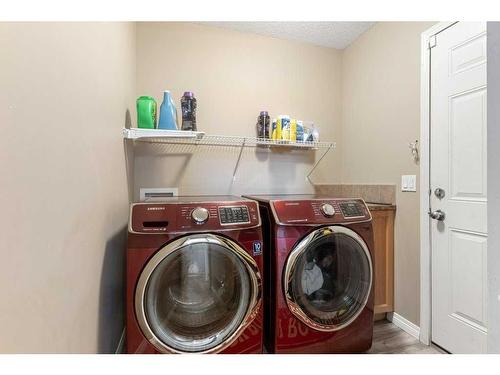 88 Evansford Circle Nw, Calgary, AB - Indoor Photo Showing Laundry Room