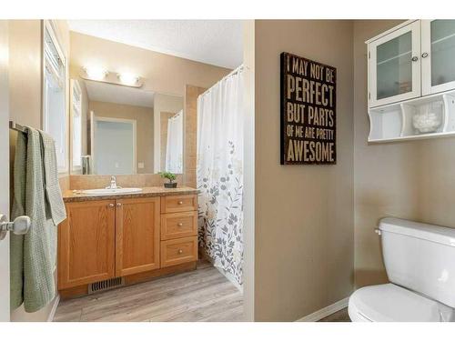 88 Evansford Circle Nw, Calgary, AB - Indoor Photo Showing Bathroom