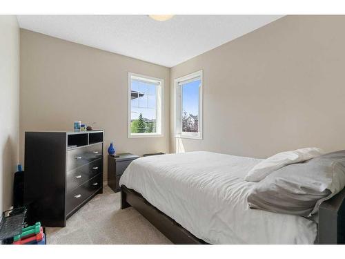 88 Evansford Circle Nw, Calgary, AB - Indoor Photo Showing Bedroom