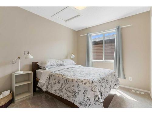 88 Evansford Circle Nw, Calgary, AB - Indoor Photo Showing Bedroom