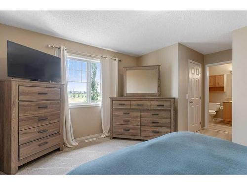 88 Evansford Circle Nw, Calgary, AB - Indoor Photo Showing Bedroom