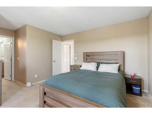 88 Evansford Circle Nw, Calgary, AB - Indoor Photo Showing Bedroom