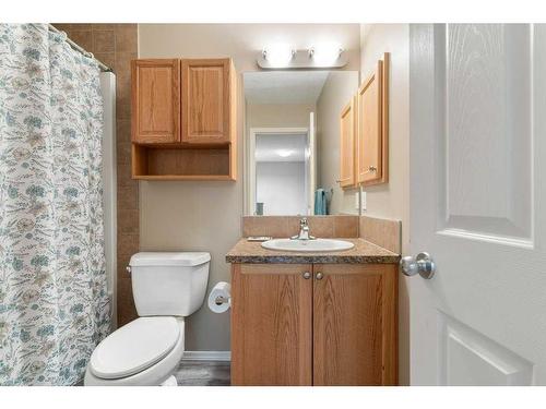 88 Evansford Circle Nw, Calgary, AB - Indoor Photo Showing Bathroom